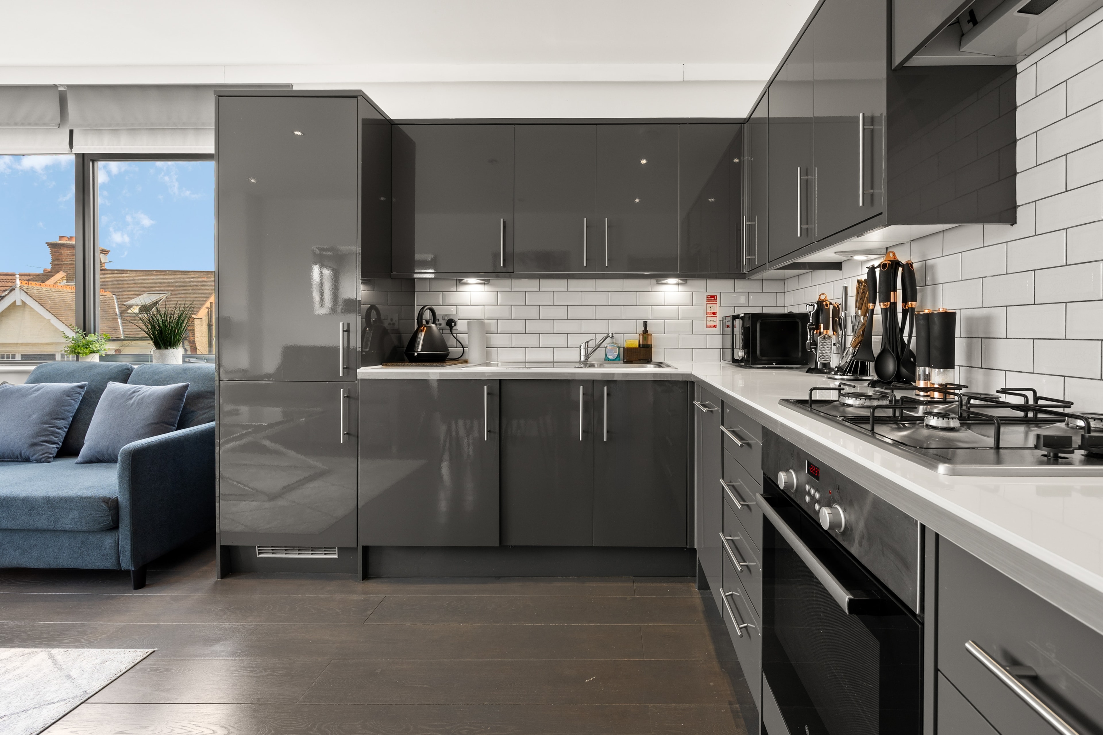 2 Bedroom Stylish Flat by Wimbledon Park photo 2