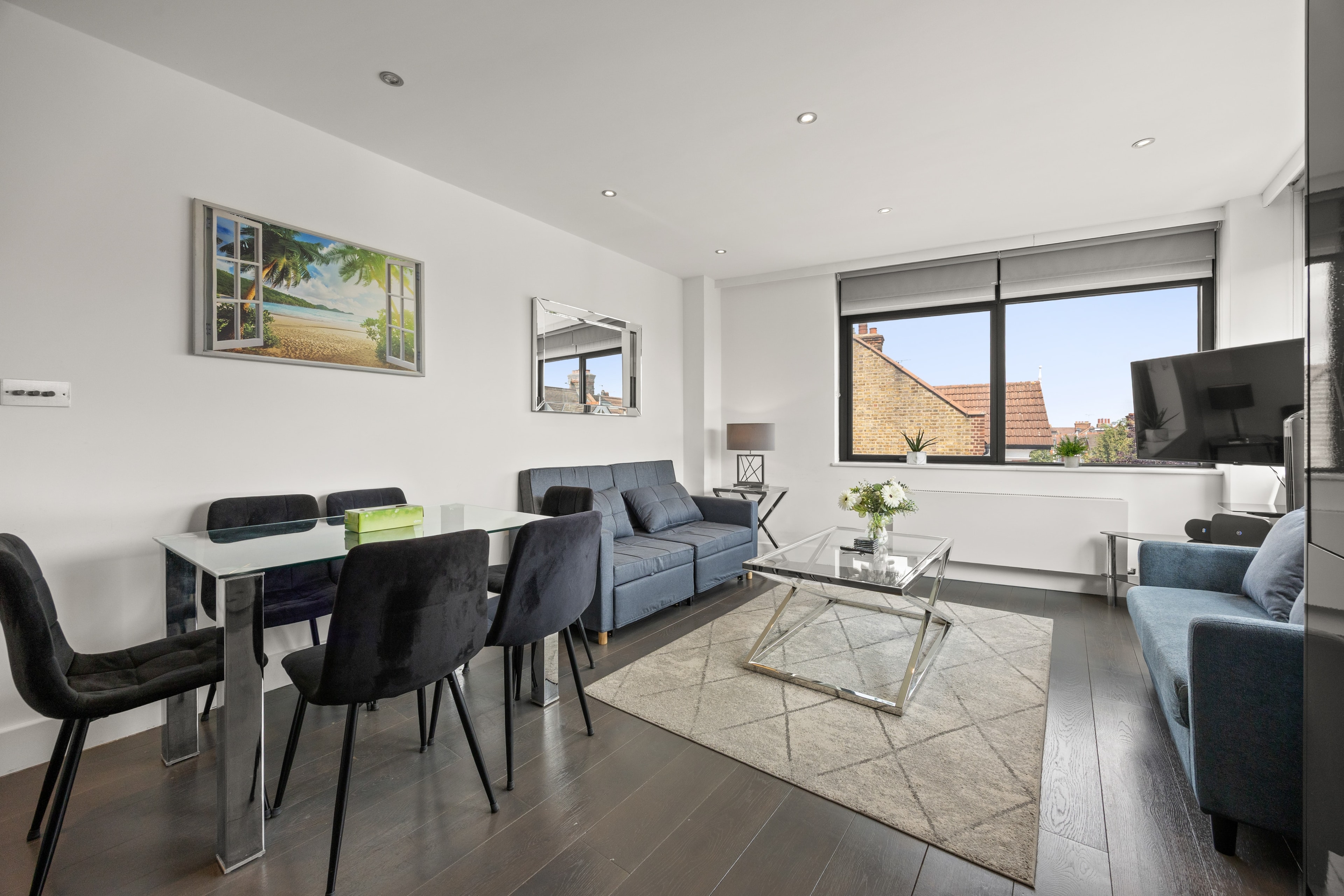 2 Bedroom Stylish Flat by Wimbledon Park photo 3
