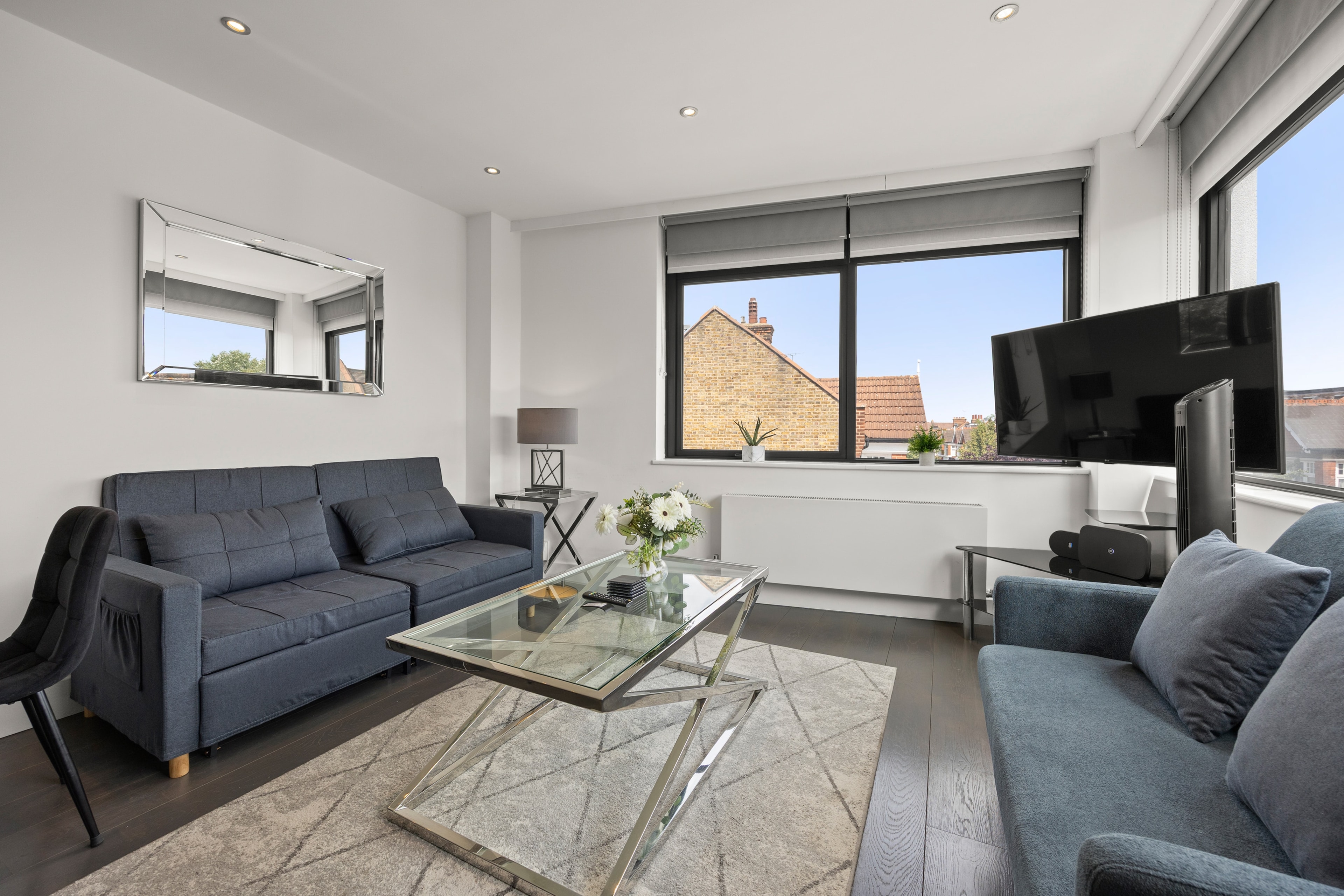 2 Bedroom Stylish Flat by Wimbledon Park photo 5