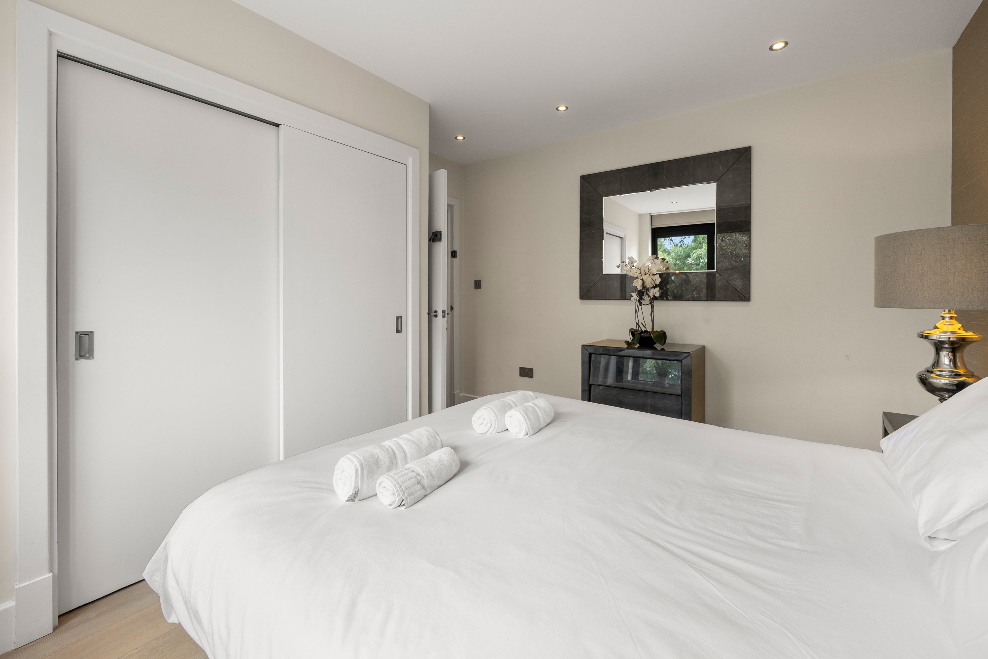Luxury 2BR Urban Oasis Wimbledon Park SW19 photo 4