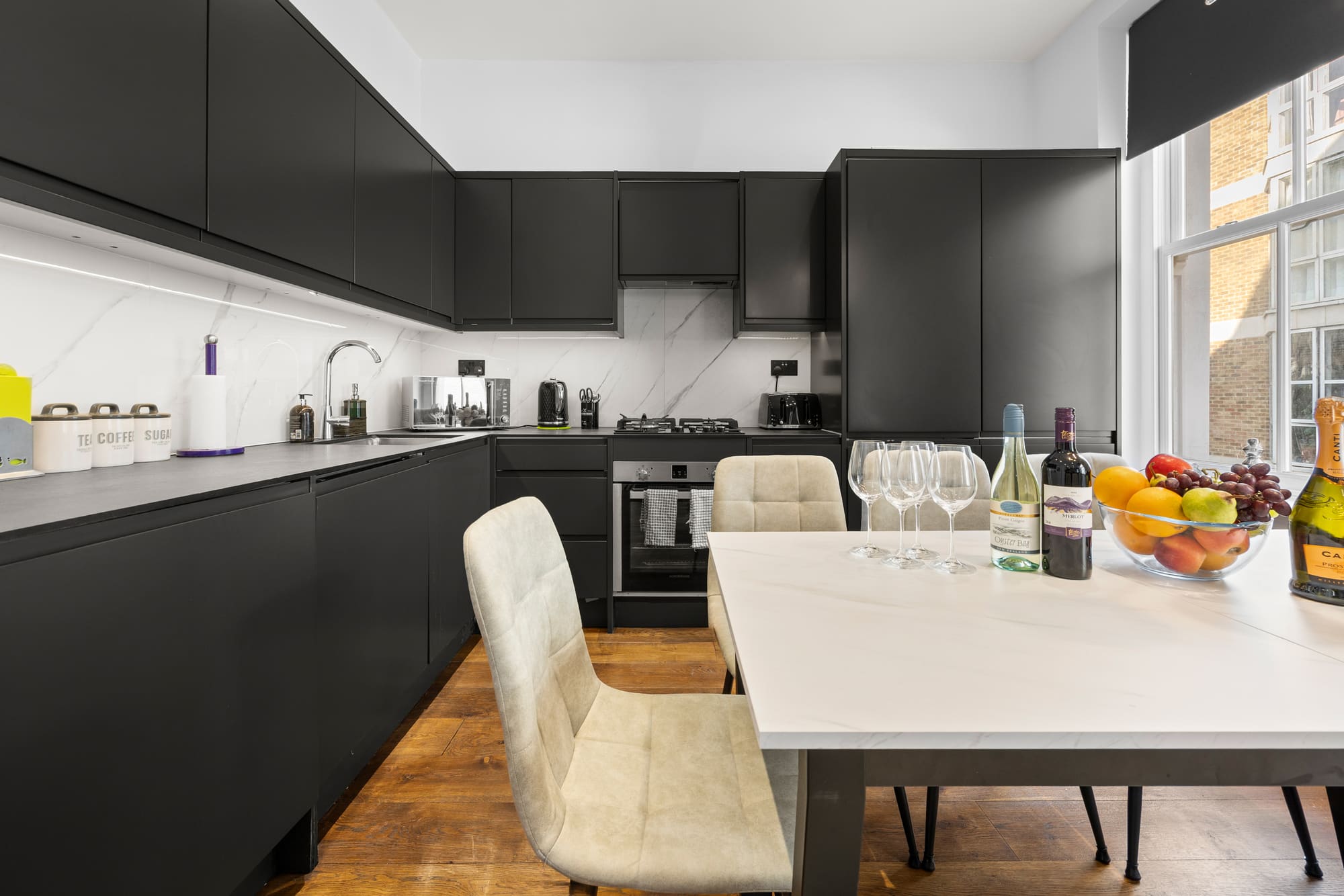 Luxury 3 Bedroom Apartment in Pimlico photo 2