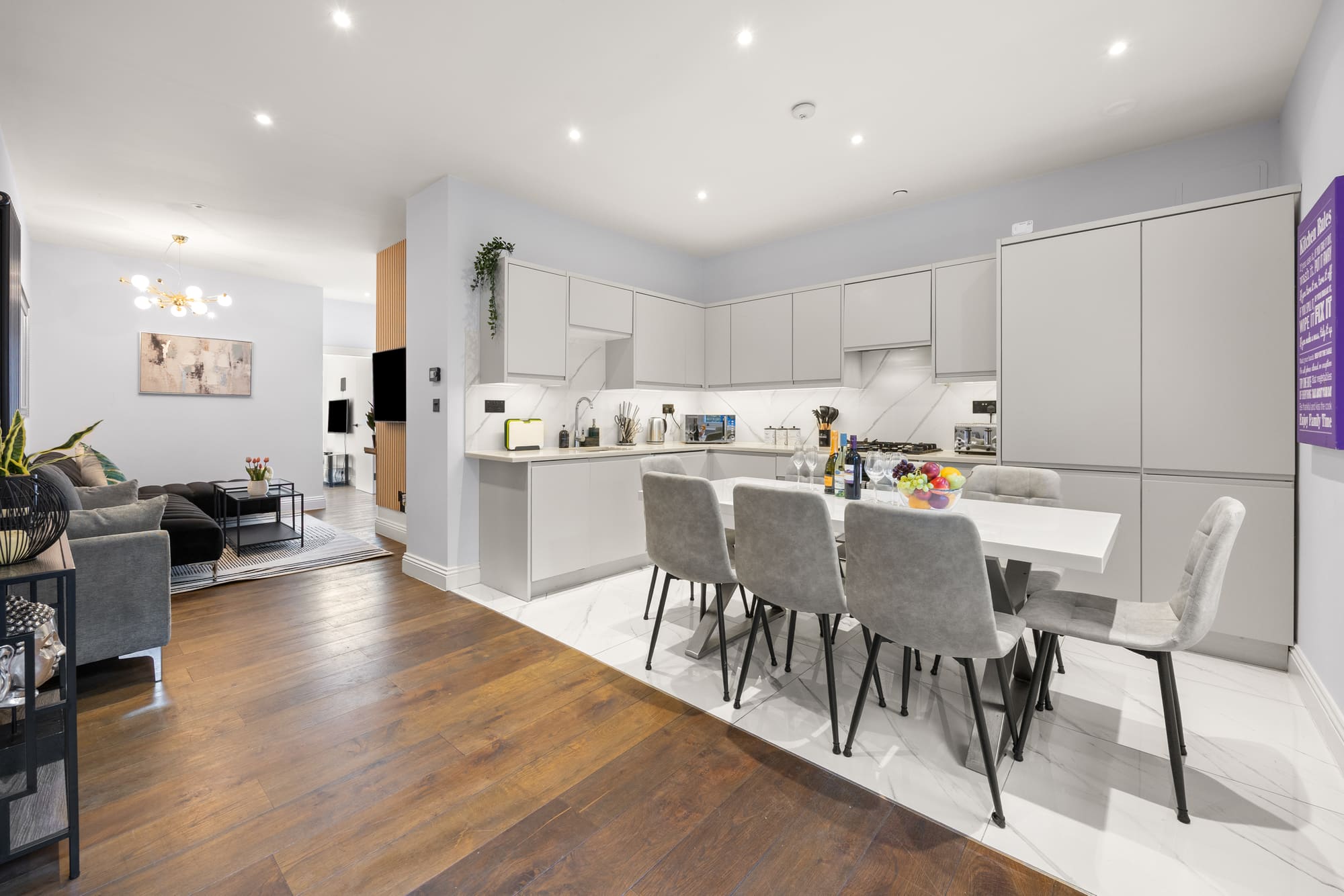 3 Bed Stylish Duplex by Victoria Station photo 2