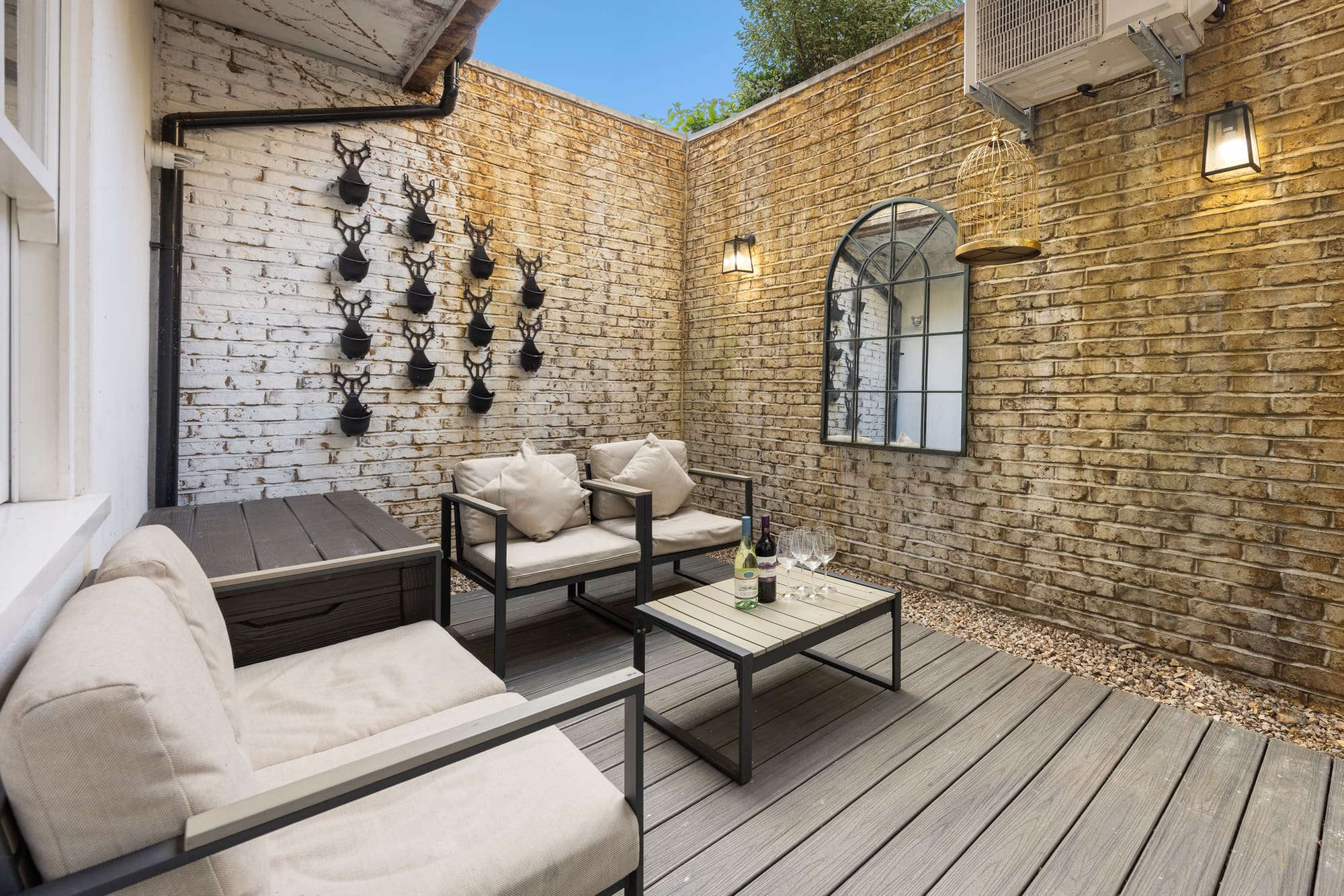 3 Bed Stylish Duplex by Victoria Station photo 3
