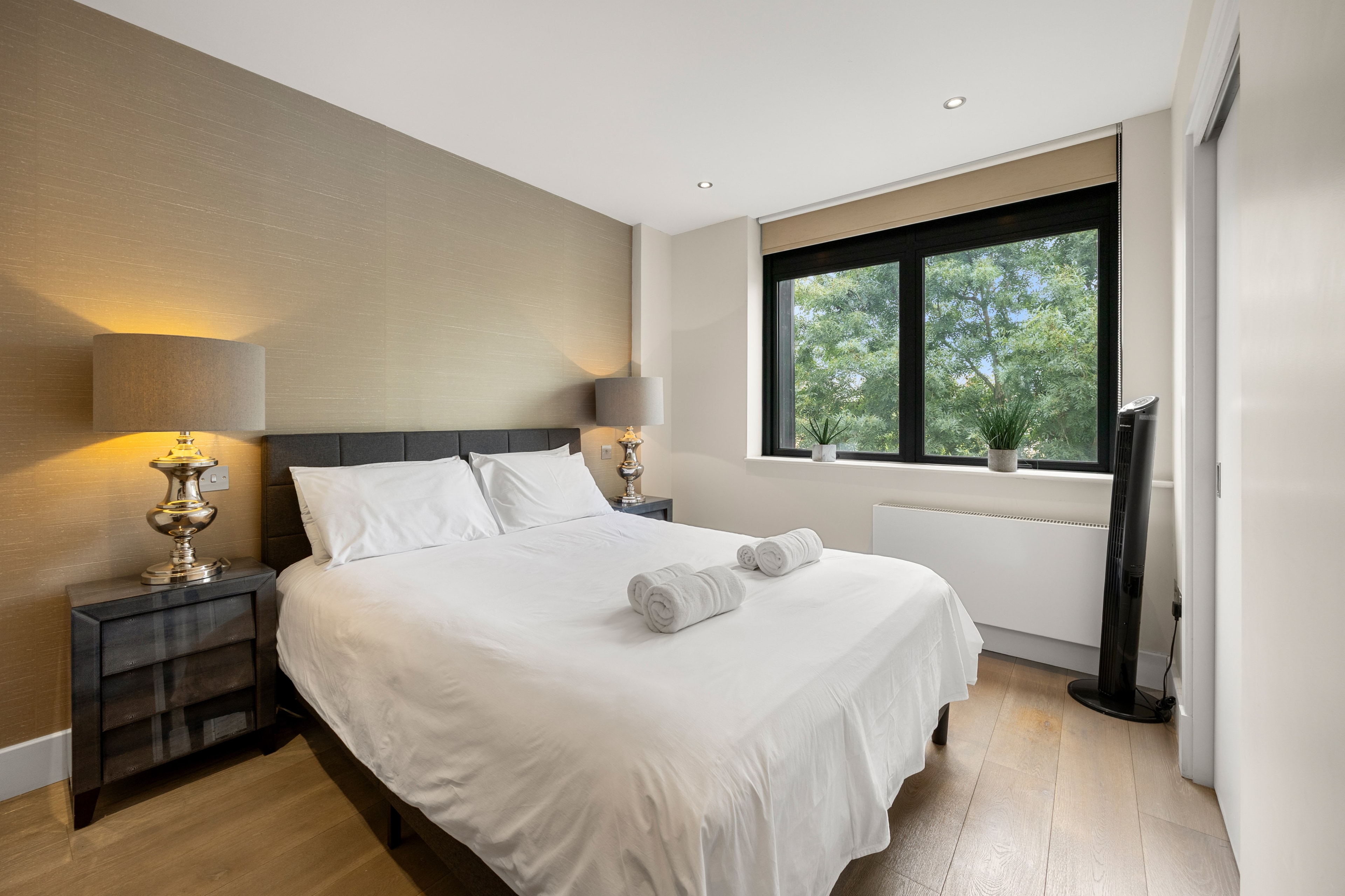 Luxury 2BR Urban Oasis Wimbledon Park SW19 — photo 1 of 6