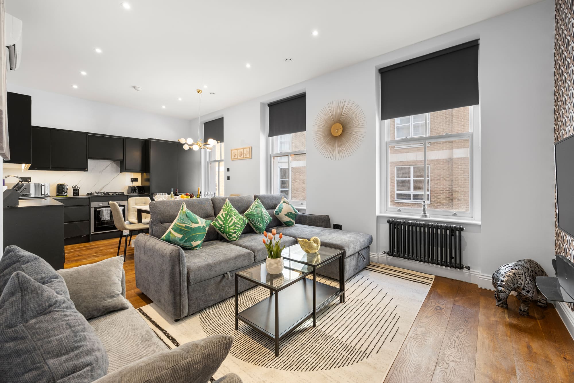 Luxury 3 Bedroom Apartment in Pimlico — photo 1 of 6